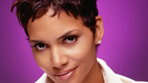 Deniz Gamze Ergüven, Halle Berry ile anlaştı