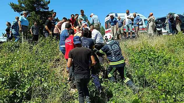 Denizli'de 2 otomobil çarpıştı sürücü kursu eğitmeni öldü, 5 yaralı

