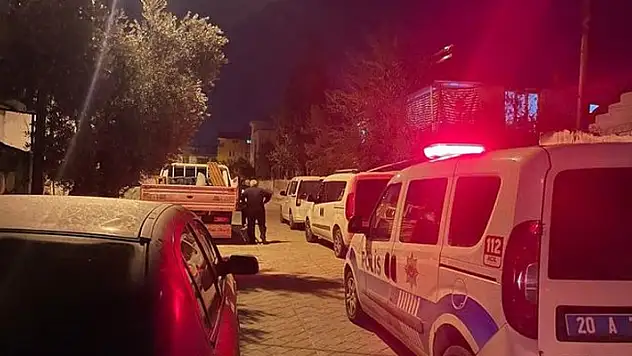 Denizli'de 8 yaşındaki çocuk, tüfekle oynarken annesini vurdu
