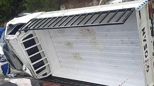 Denizli'de araç takla attı: 1 ölü, 1 yaralı
