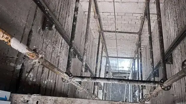 Denizli'de asansör boşluğuna düşen işçi öldü
