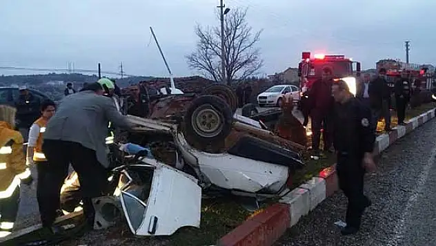 Denizli'de otomobil devrildi: 2 ölü, 5 yaralı