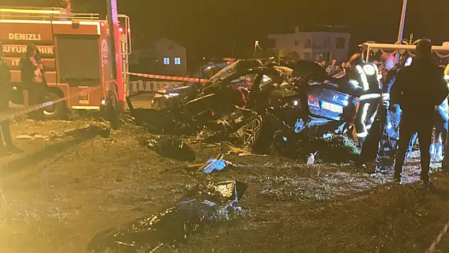 Denizli'de otomobil ile minibüs çarpıştı: 4 ölü, 3 yaralı

