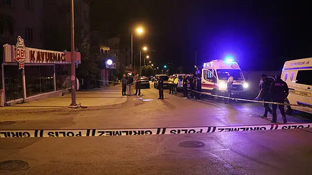 Denizli'de silahlı ve bıçaklı kavga: 1 ölü, 2 yaralı

