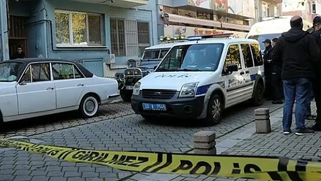 Denizli'de vahşet! İki ev arkadaşını boğazından bıçaklayıp öldürdü