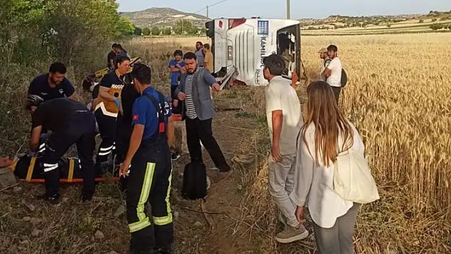 Denizli'de yolcu otobüsü devrildi! Çok sayıda yaralı var!
