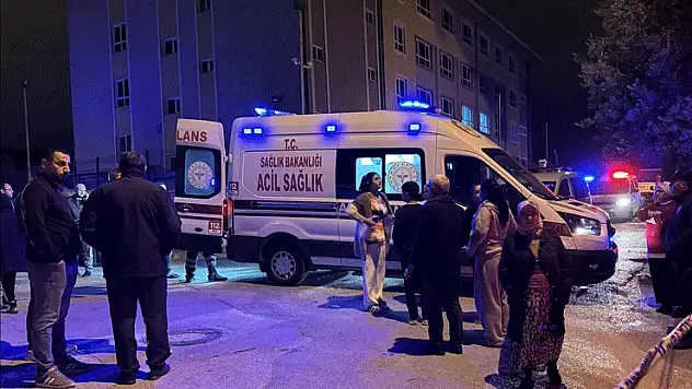 Denizli'de tavanı çöken evdeki 6 kişi yaralandı