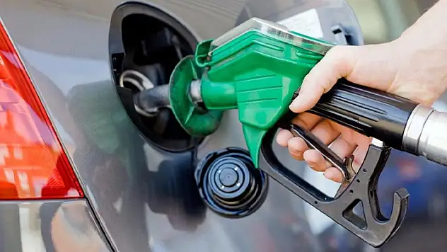 Depoları doldurun! Benzin ve motorine zam geliyor! 