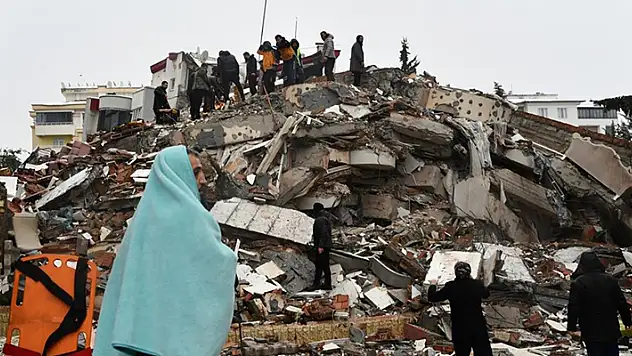 Deprem bölgesinde 3 asker şehit oldu
