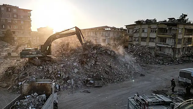 Deprem bölgesinde 384 bin 545 acil yıkılması gereken bina bulunuyor