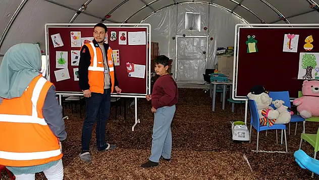Deprem bölgesinde göreve devam edecek öğretmenlerin hizmet puanları artırılacak
