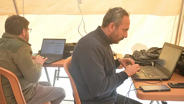 Deprem bölgesindeki basın mensuplarının ihtiyaçları için alanlar oluşturuluyor

