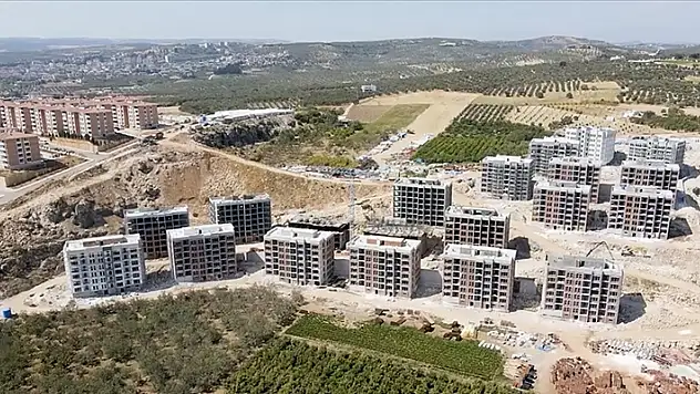Deprem bölgesindeki konutların yapımı hızla sürüyor
