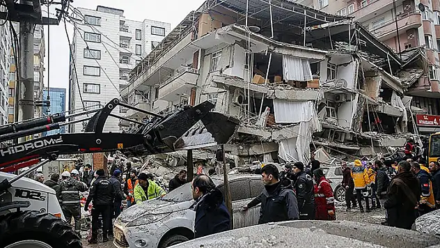 Deprem nedeniyle 10 ilde okullar 2 hafta tatil edildi
