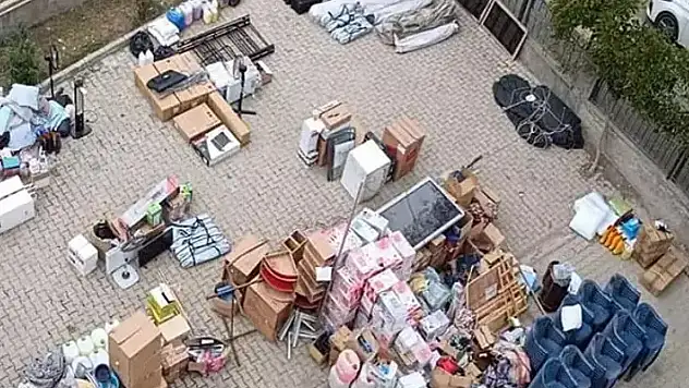 Deprem yardımlarını stoklayıp satan 1'i öğretmen 4 şüpheli tutuklandı
