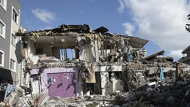 Depremde can kaybı 31 bin 974'e yükseldi 