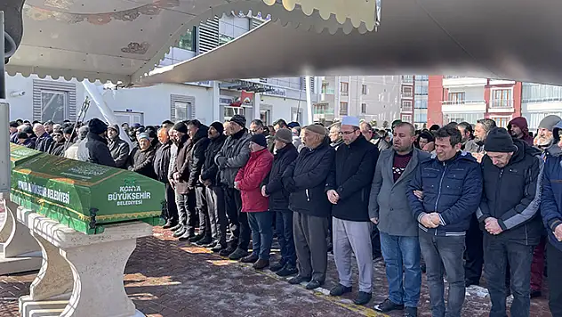 Depremde hayatını kaybeden 15 yaşındaki gencin cenazesi Konya'da defnedildi
