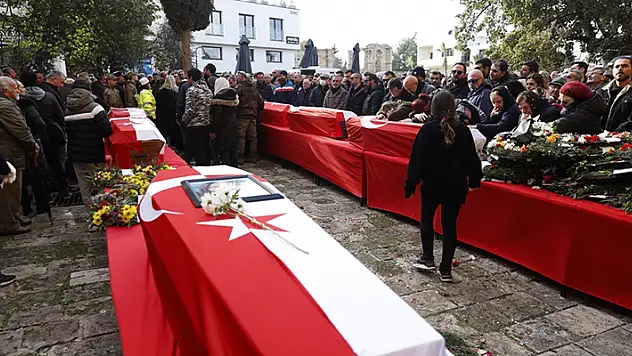 Depremde hayatını kaybeden KKTC voleybol takımı kafilesinden 12 kişinin cenazesi KKTC'ye getirildi
