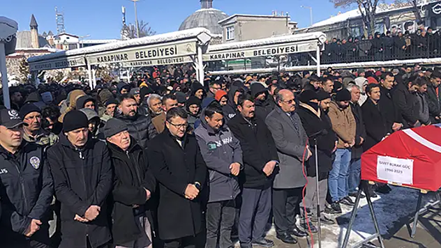 Depremde hayatını kaybeden polis memuru Konya'da son yolculuğuna uğurlandı
