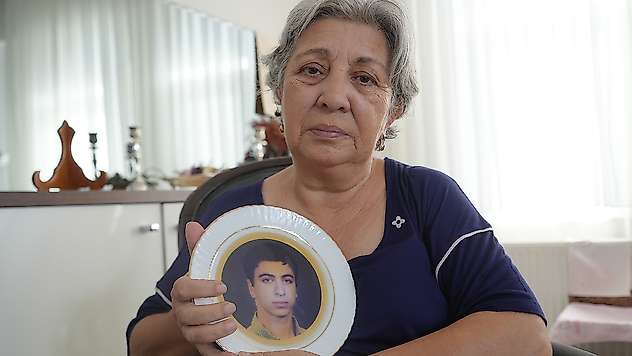 Depremde kaybolan oğlunu bulmak için 18 mezar açtırdı