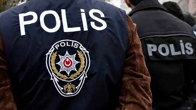 Depremde ölenlerin altınlarını zimmetine geçiren polis ihraç edildi
