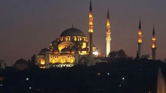 Depremde vefat edenler için sala okundu