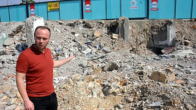 Depremde yıkılan bankanın kasasındaki 2 milyon liralık altını bulunamadı

