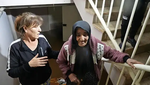 Depremde yıkılan evden sağ çıktı, Antalya'da kaldığı ev sular altında kaldı
