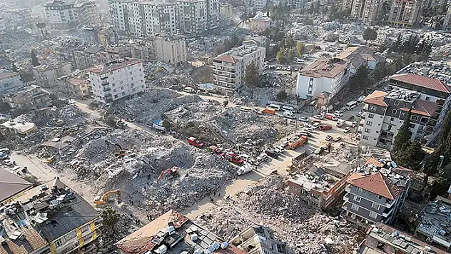 Depremden etkilenen 10 ilde mart başında 30 bin konutun inşasına başlanacak
