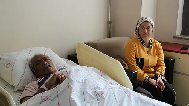 Depremden sağ kurtulan kadın: Şiddetli deprem bizi yataktan attı
