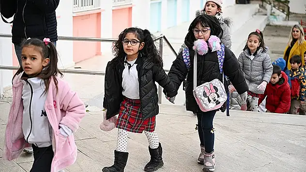Depremin ardından 71 ilde ikinci dönemin ilk zili yarın çalacak
