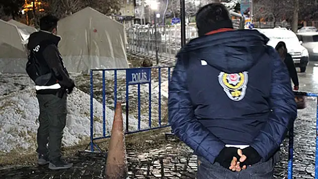 Depremin vurduğu Elazığ'da 2 bin polis 7/24 görevde