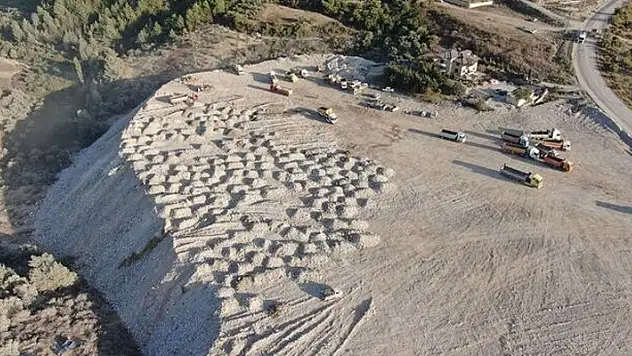 Depremin vurduğu Hatay'da moloz dağları ortaya çıktı!