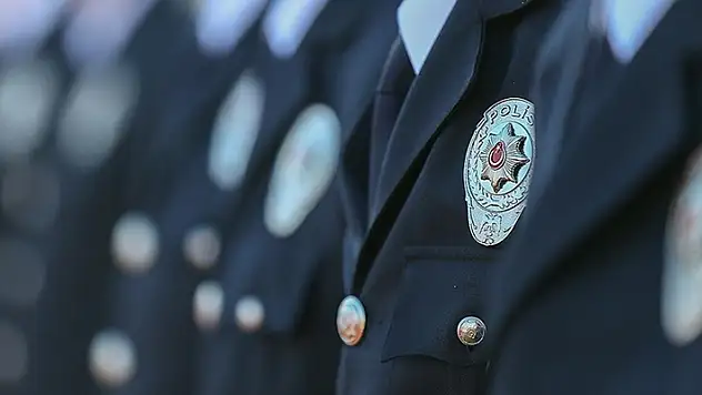 Depremler nedeniyle mağduriyet yaşayan 10 bin emniyet personeli, istedikleri illere atandı
