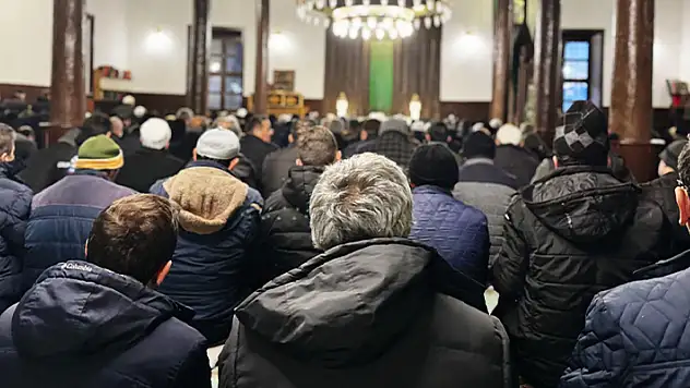 Depremlerde hayatını kaybedenler Seydişehir'de dualarla anıldı
