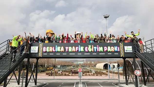 Depremzede çocuklar MEGA ile tanıştı
