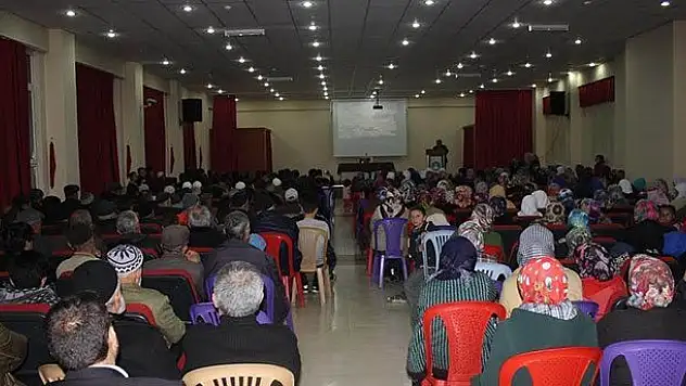 Derbent'te konferans