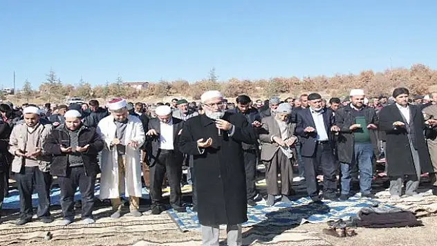 Derbent'te vatandaşlar yağmur duasına çıktı