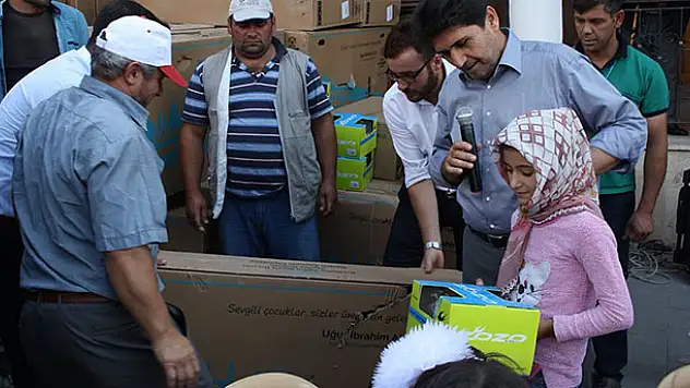 Derbentli çocuklar bisikletlerini aldı