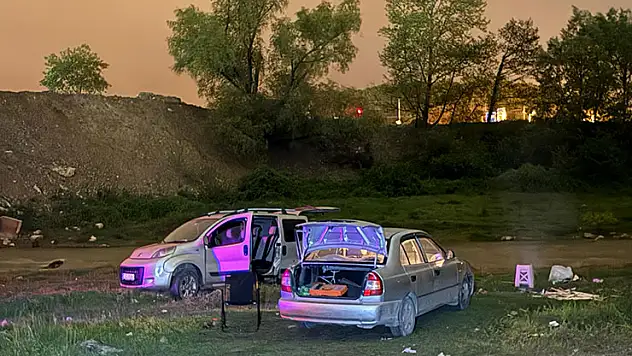 Dere kenarında çıkan kavgada biri emekli polis, iki kişi silahla vurularak yaralandı