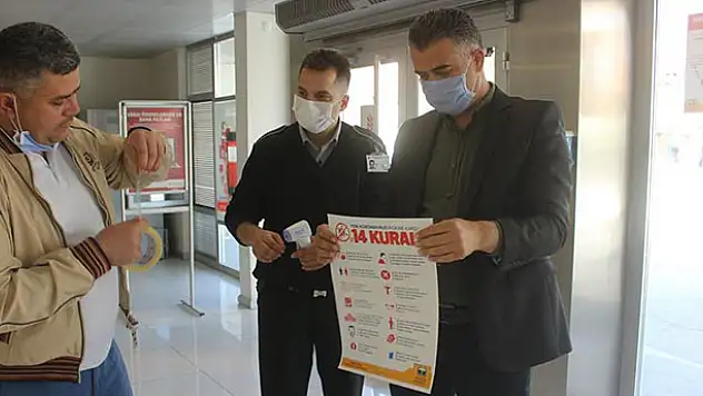 Derebucak'ta esnaflar ve kamu kurumlarına ücretsiz maske dağıtıldı
