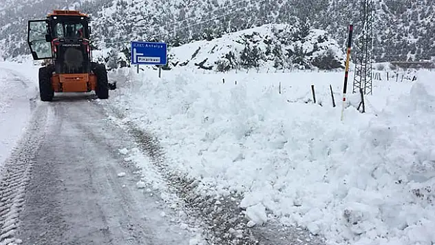 Derebucak'ta etkili kar yağışı