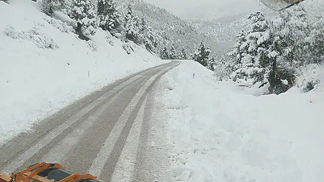 Derebucak'ta mevsimin ilk karı yağdı
