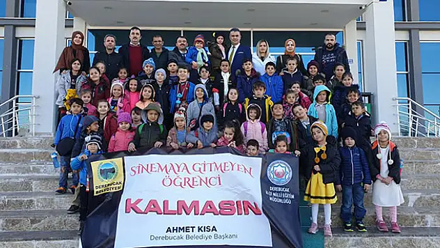 Derebucak'ta 'sinemaya gitmeyen öğrenci kalmasın' projesi