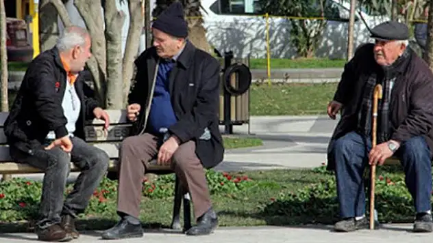 Derebucak'ta sokağa çıkma yasağını ihlal eden 65 yaş üstü vatandaşlara ceza