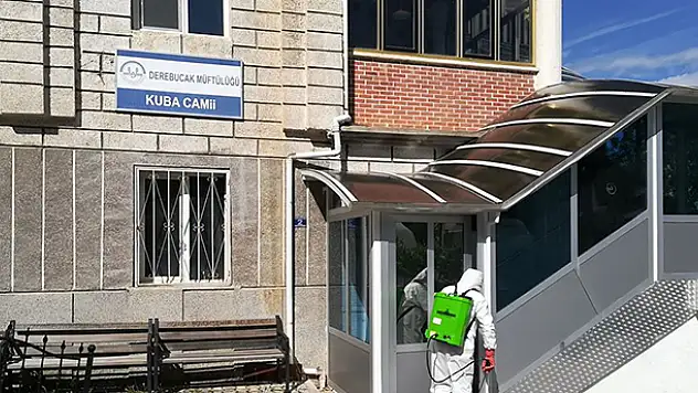 Derebucak'taki camilerde ve parklarda dezenfeksiyon çalışması tamamlandı