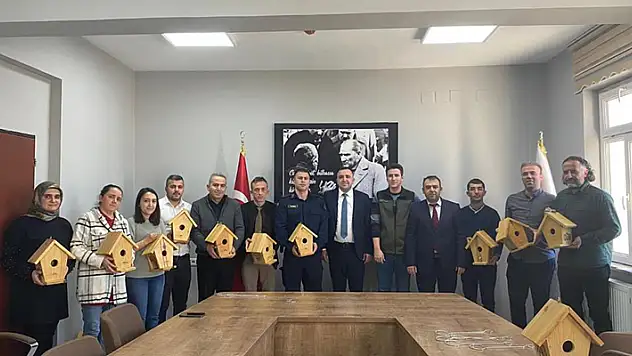 Derebucak'ta kuşlara ahşaptan sıcak yuva
