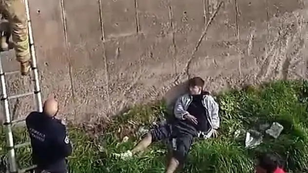 Dereye düşen motosikletin sürücüsü yaralandı

