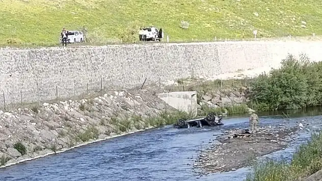 Dereye uçan otomobildeki çift ile çocukları öldü