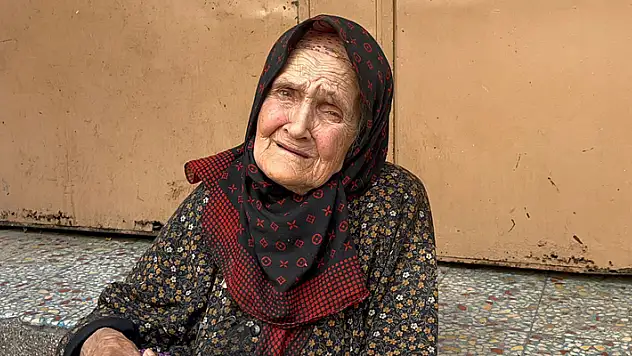 Dernekten geliyoruz dediler 85 yaşındaki kadını dolandırdılar
